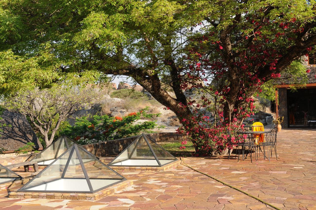 Le Jardin Du Roy Hotel Ranohira Exterior photo
