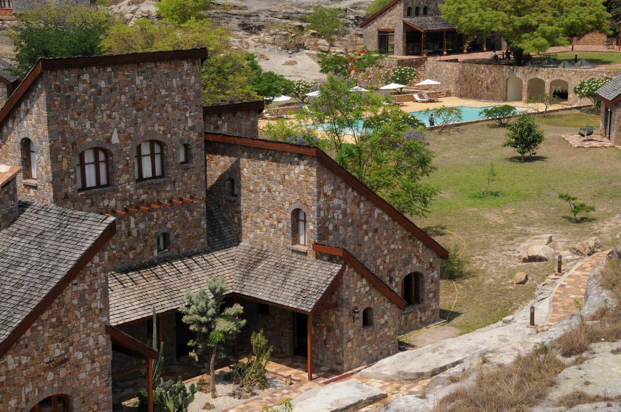 Le Jardin Du Roy Hotel Ranohira Exterior photo