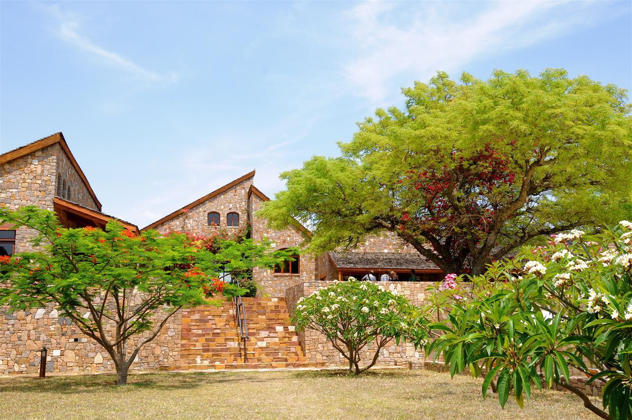 Le Jardin Du Roy Hotel Ranohira Exterior photo