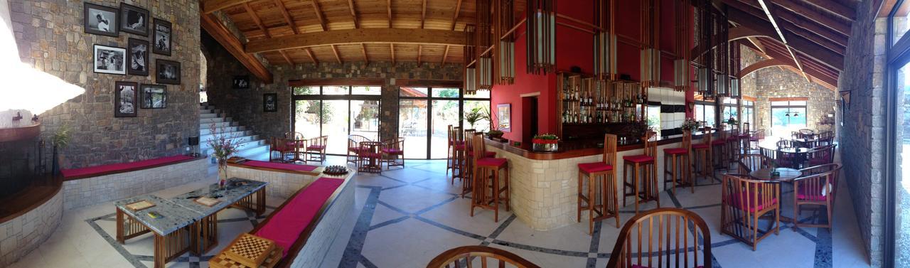 Le Jardin Du Roy Hotel Ranohira Exterior photo
